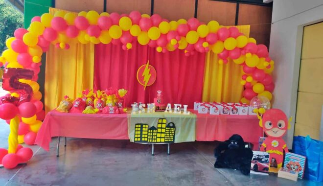 Mesa decorada para cumpleaños