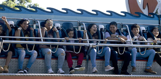 Grupo personas en atracción Parque Norte